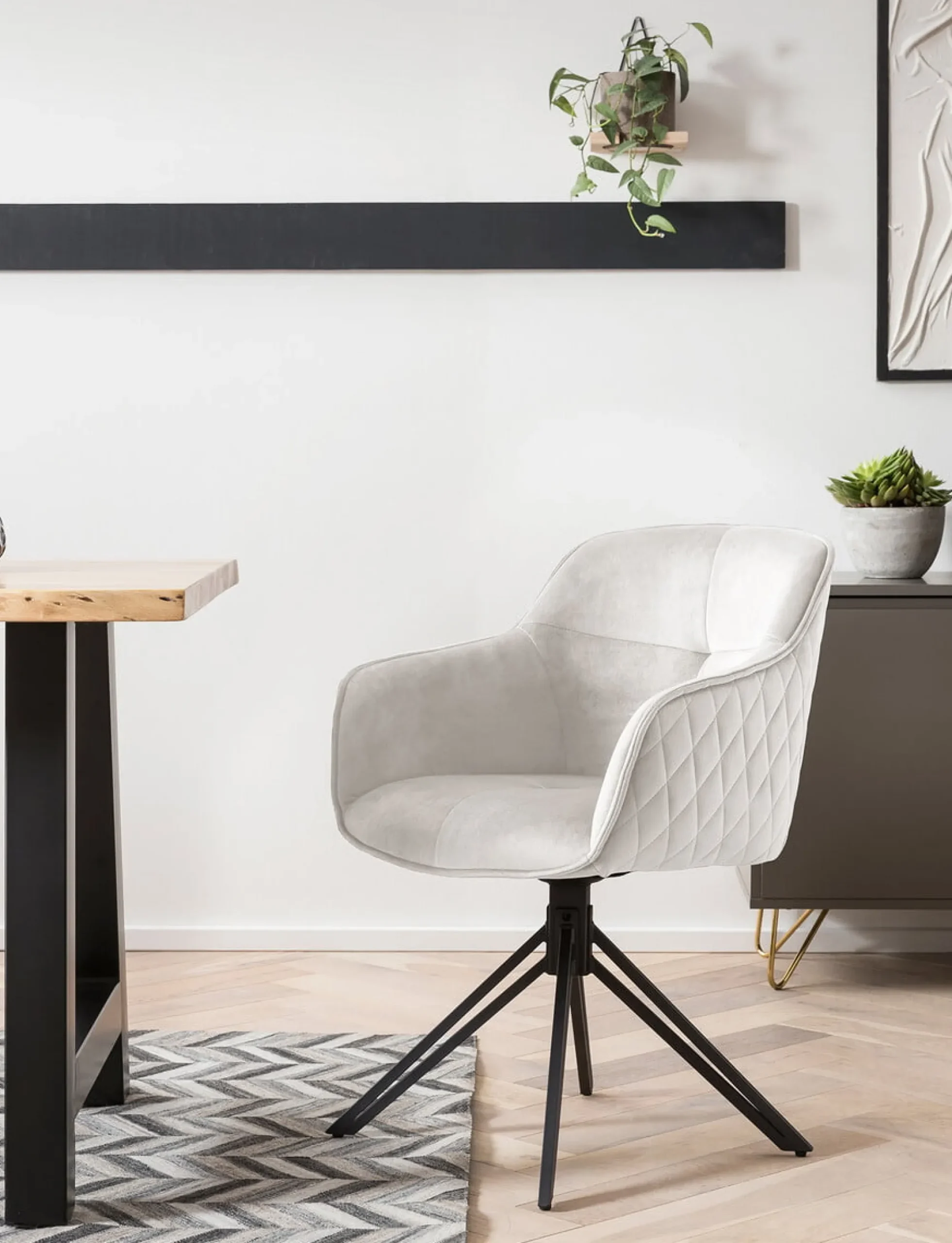 Eetkamerstoelen^Huisenthuis Armstoel Adele Beige