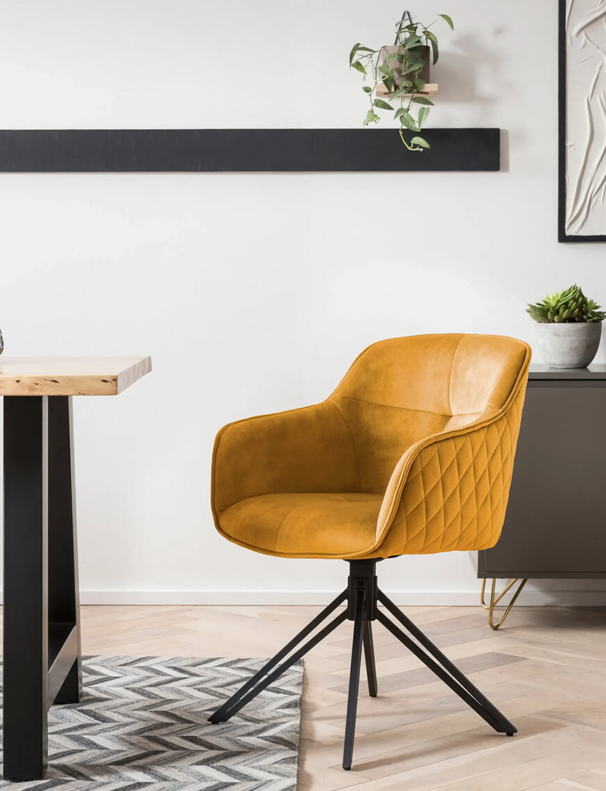 Eetkamerstoelen^Huisenthuis Armstoel Adele Geel