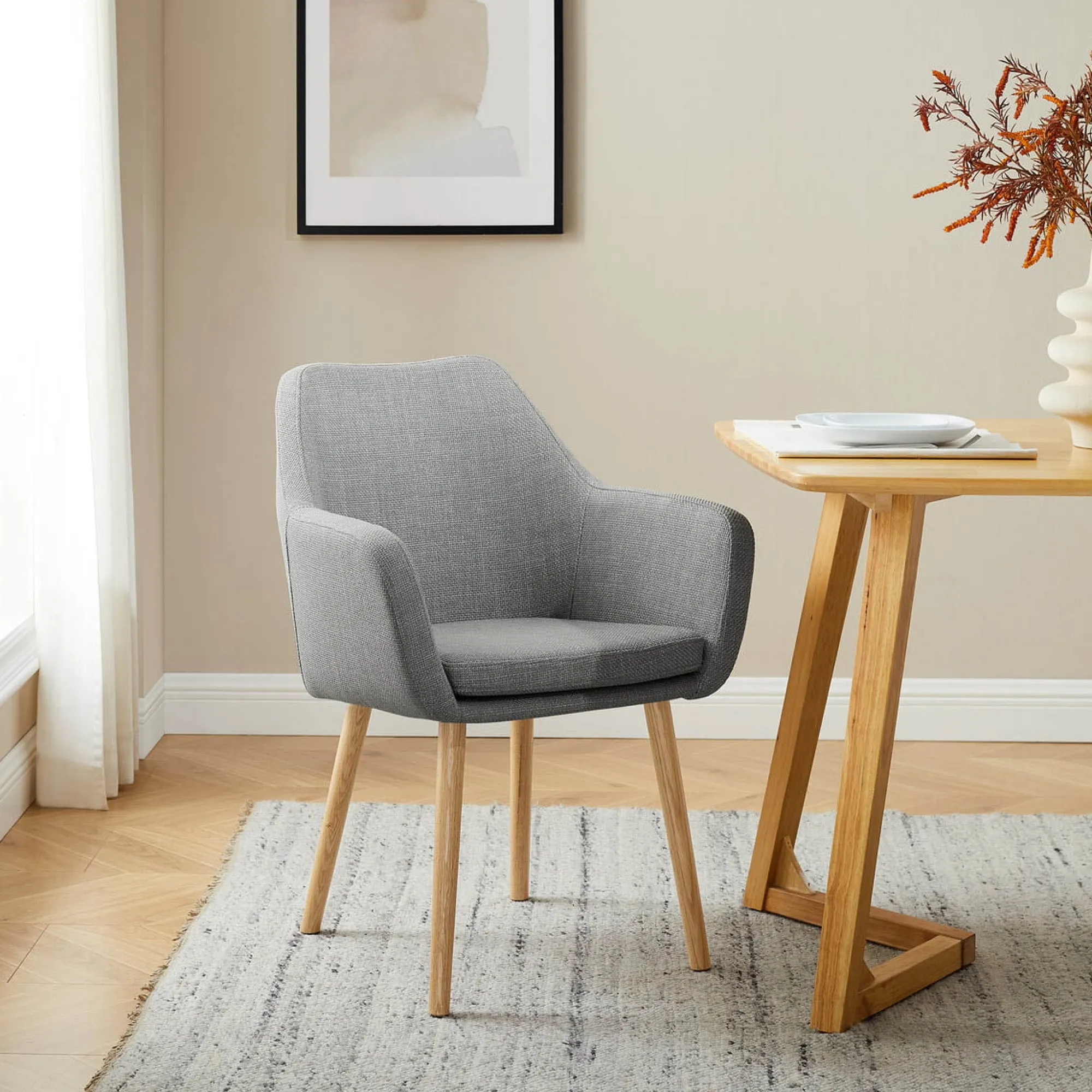 Eetkamerstoelen^Huisenthuis Armstoel Jonne Lichtgrijs