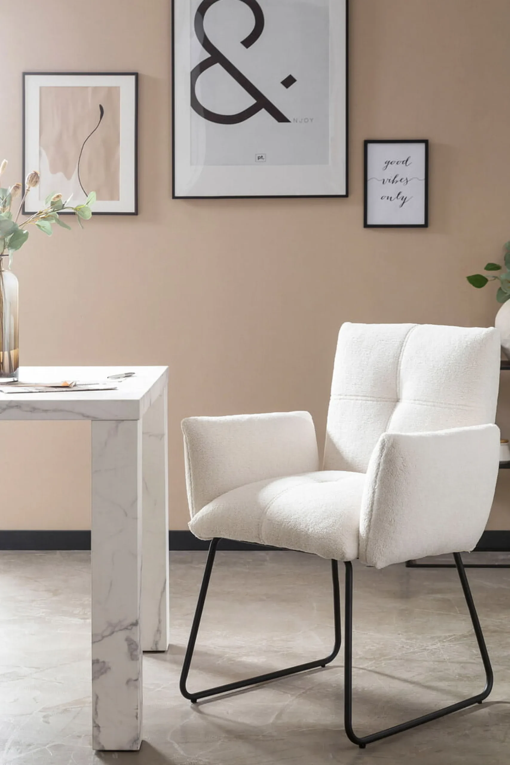 Eetkamerstoelen^Huisenthuis Armstoel Lizzie Bouclé Wit