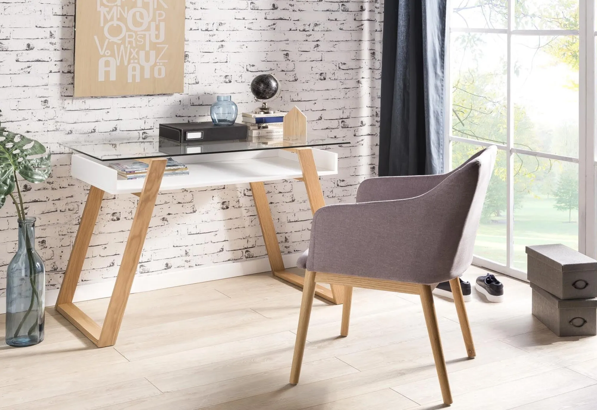 Bureaus^Huisenthuis Bureau Anna Eiken-Wit